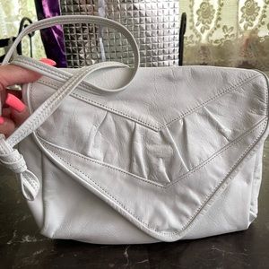 Genuine leather white purse excellent condition